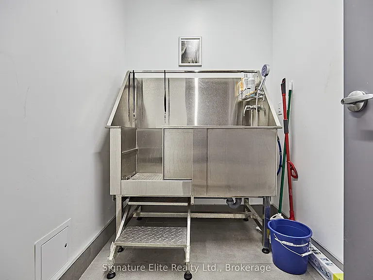 1331 Queen St E #505 — Photo 17