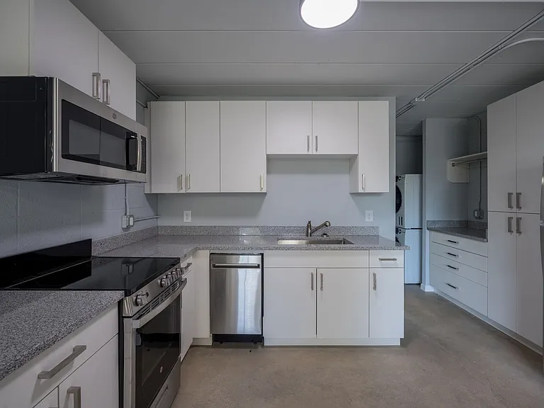 Calhoun Lofts & Thunderbird Flats — Photo 9