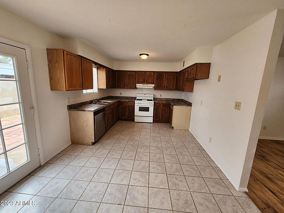 3rd image of 979 E 6th St