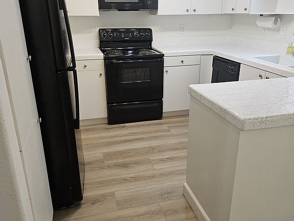 3rd image of 1760 Diamond St APT 9