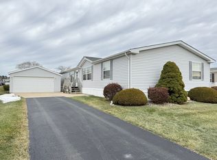 4 Cynthia Ln, Beecher, IL 60401