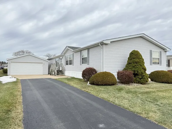 4 Cynthia Ln, Beecher, IL 60401