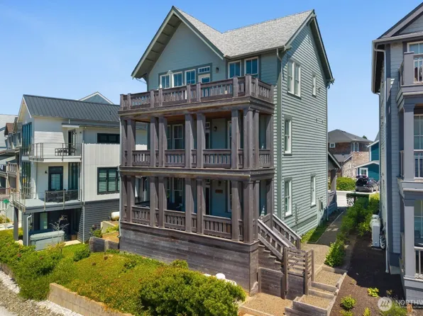 32 Ocean Tide Lane, Pacific Beach, WA 98571