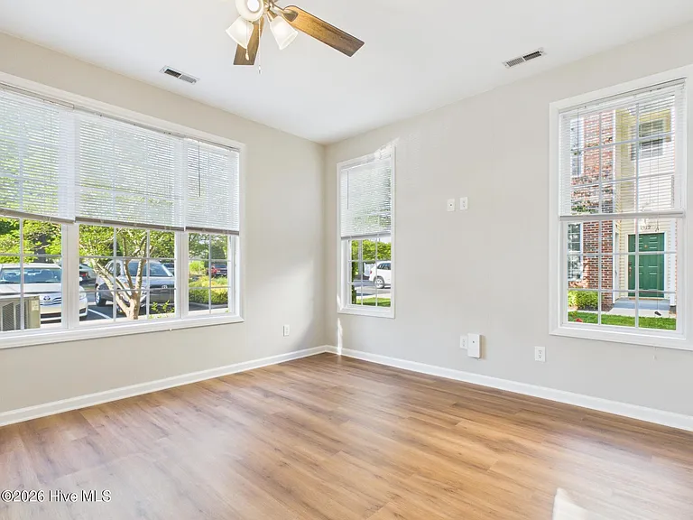 2111 Kudrow Ln — Photo 12