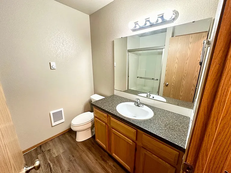 2102 N Yellowstone St — Photo 39