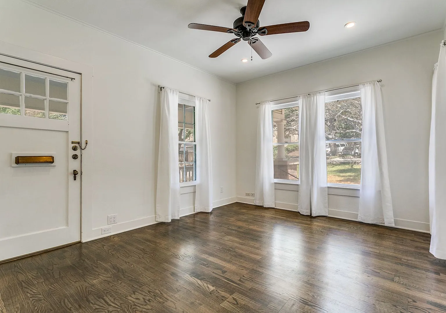 4-Bedroom In Alamo Heights — Photo 4
