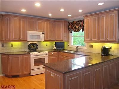 5th image of 933 Devereaux Dr