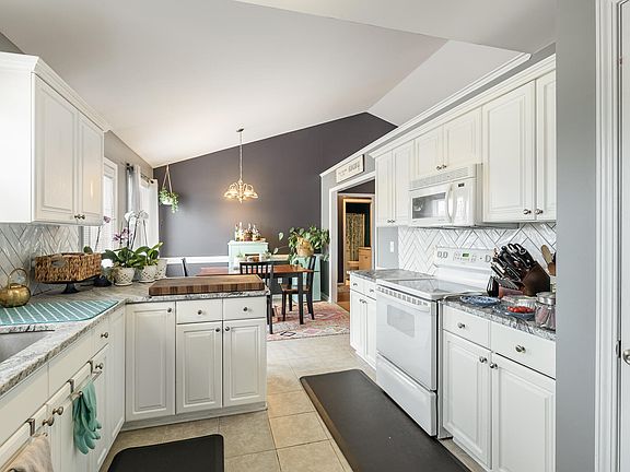 5th image of 398 Water Oak Dr
