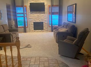 2241 Pueblo Ct, Sioux City, IA 51104