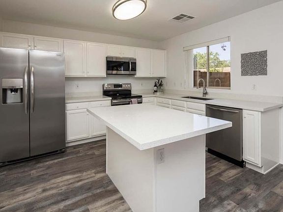 3rd image of 4008 E Melinda Ln