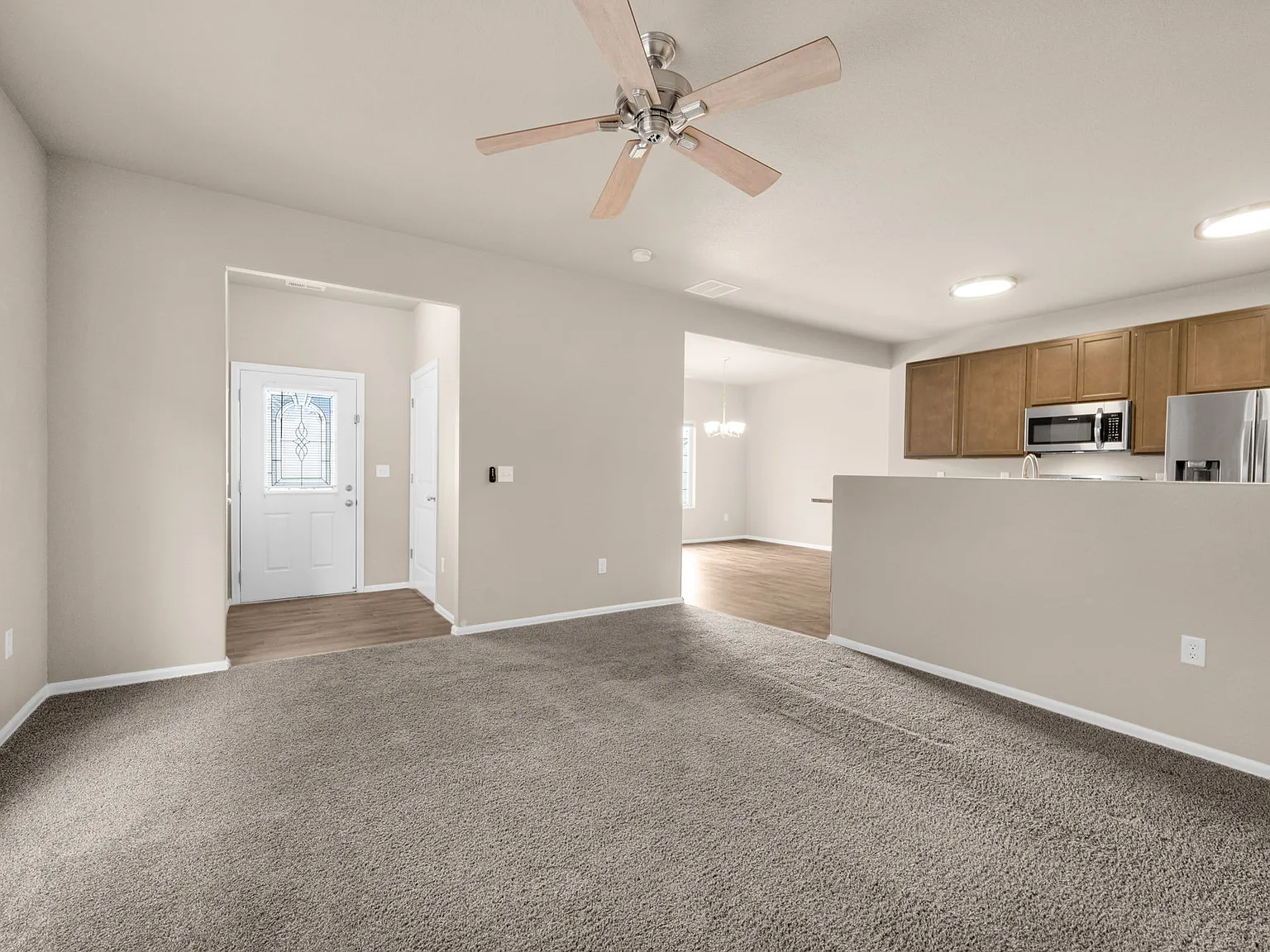 3 bed, 2.5 bath, 2068 sqft, $2,295 — Photo 3