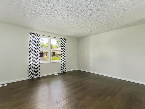 3rd image of 3703 E Paris Blvd