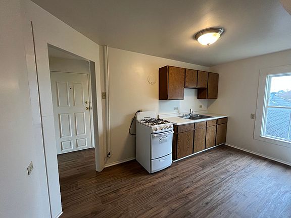 4th image of 704 M St #A