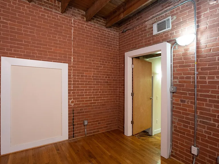 Cornish Brewery Apartment Homes — Photo 72