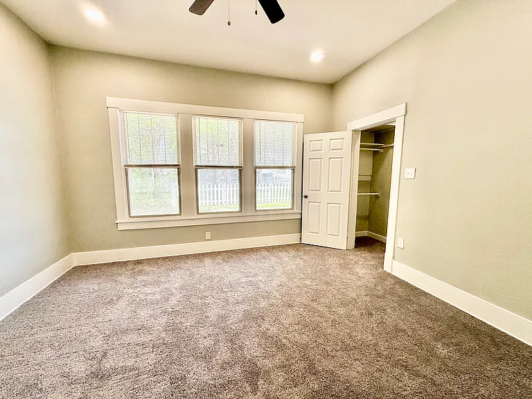 1201 E Lamar St — Photo 21