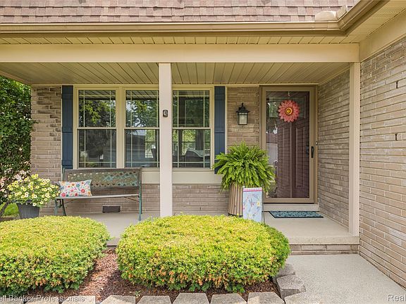2nd image of 39452 Sunderland Dr