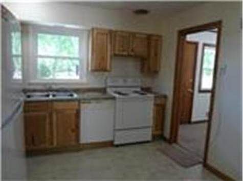 3rd image of 903 E 92nd St
