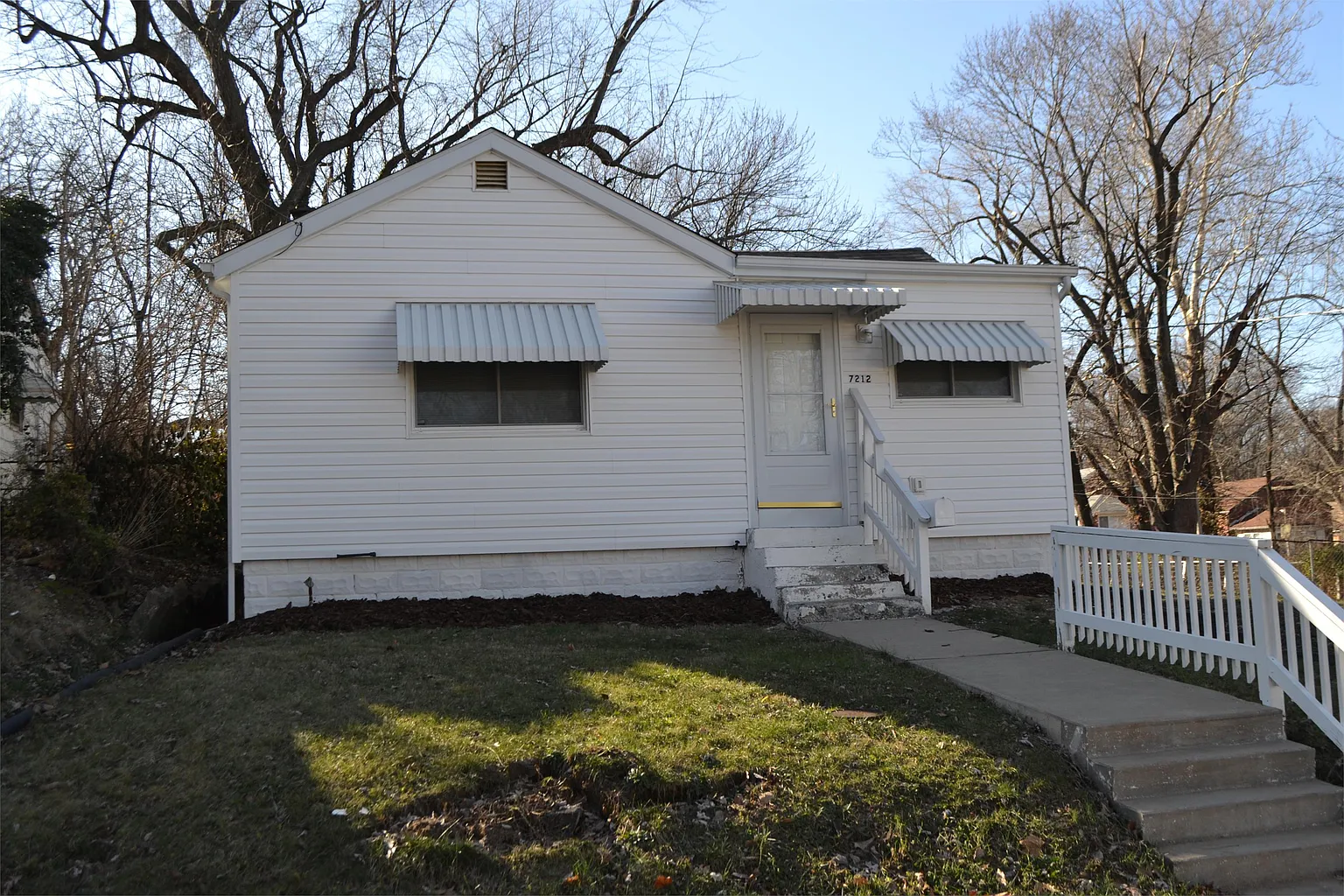 7212 Sapphire Ave photo 1