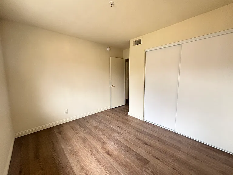 529 W Duarte Rd #H — Photo 8