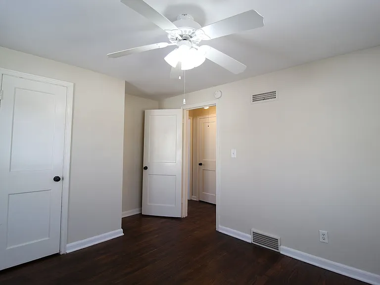4401 S Parkway Dr — Photo 7