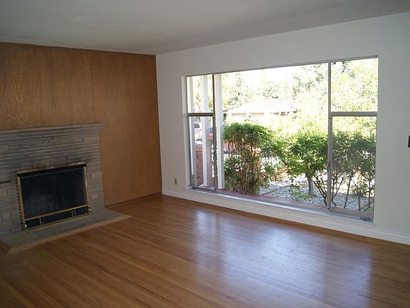 2nd image of 3114 Alameda De Las Pulgas