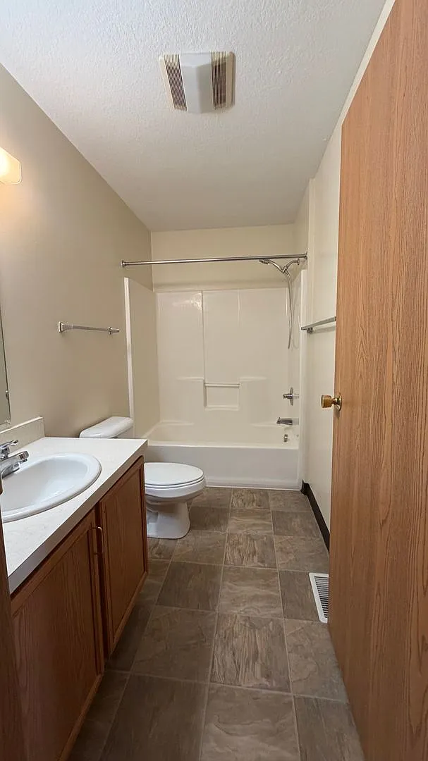 New on The Market....drive by today to take a look!! — Photo 4