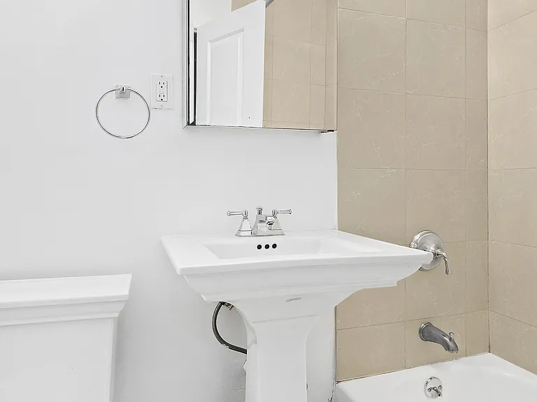 25 Lafayette Ave #5F — Photo 4