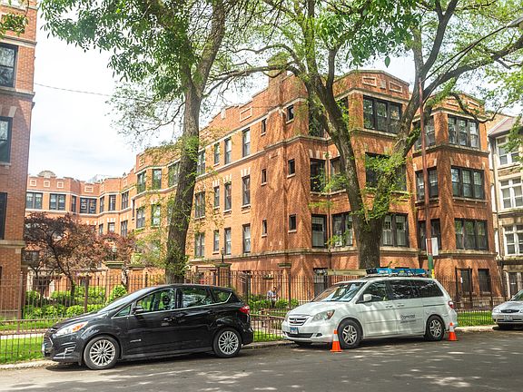 2nd image of 1110 W Pratt Blvd APT 3N