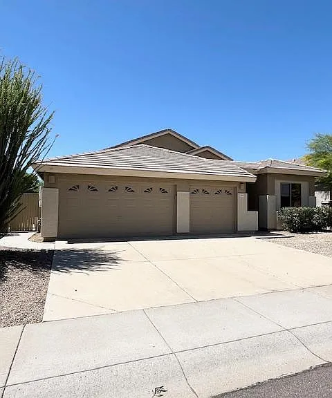 4823 E Williams Dr — Photo 2