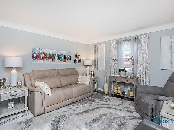 3rd image of 3533 Cedardale Ct