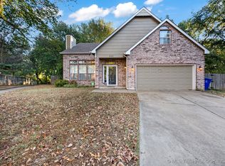 205 S Redbud Pl, Broken Arrow, OK 74012