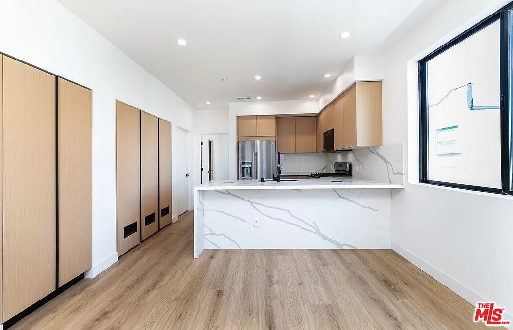 4 bed, 3.0 bath, 2207 sqft, $5,377 — Photo 3