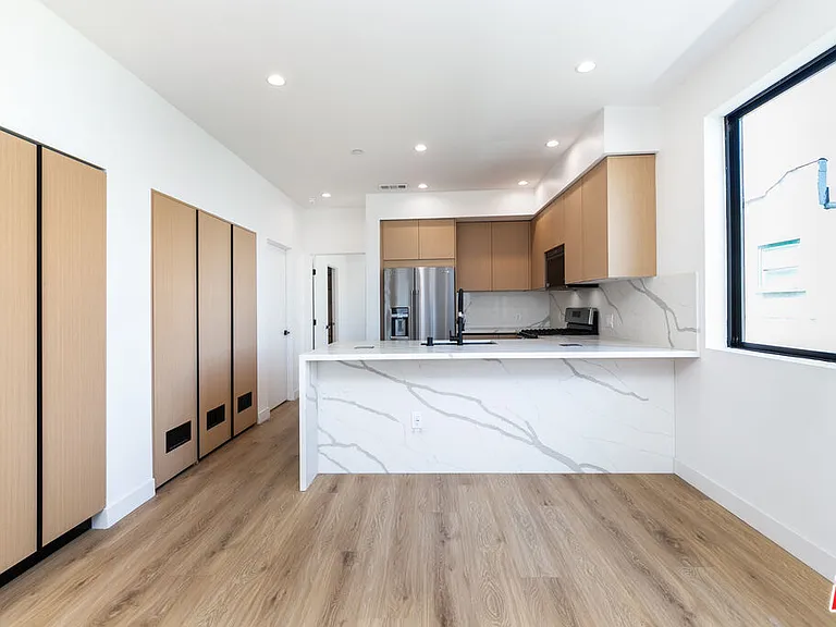 4615 Saint Charles Pl #3/4 — Photo 3
