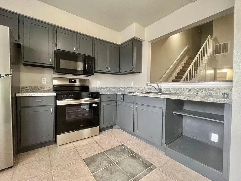 6702 Tamar Dr — Photo 8