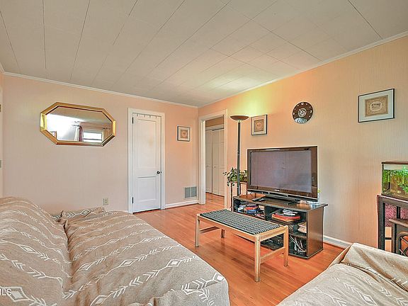 5th image of 1011 Johnson Ave