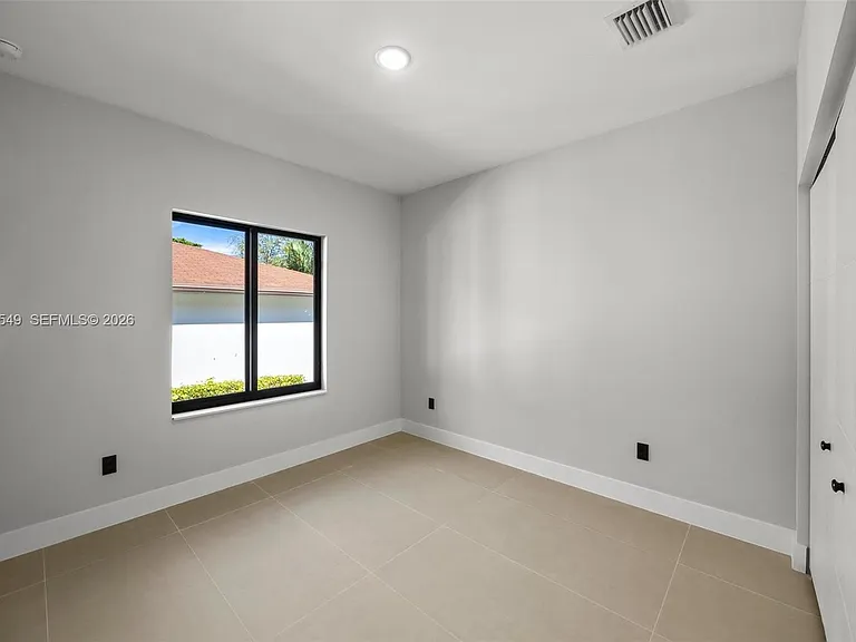 601 NW 3rd Ave #A — Photo 8