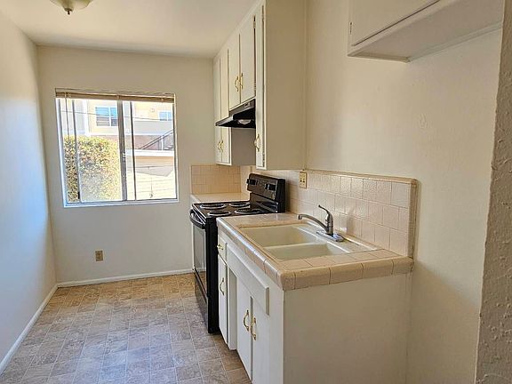 5th image of 249 Laurel St #B