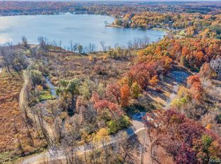 1 Venice Ct, Brighton, MI 48116