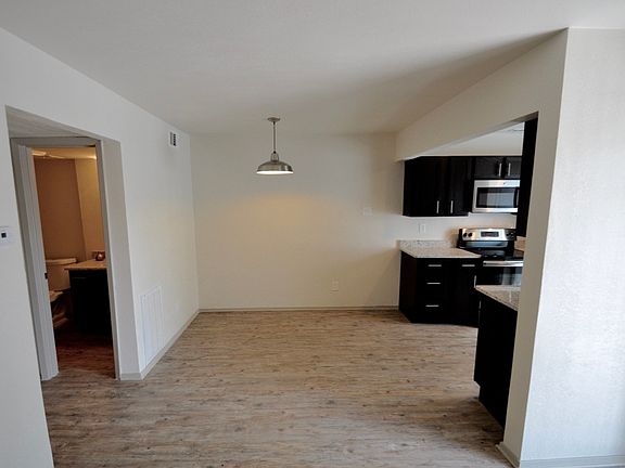 5th image of 1500 N Carroll Ave APT 203