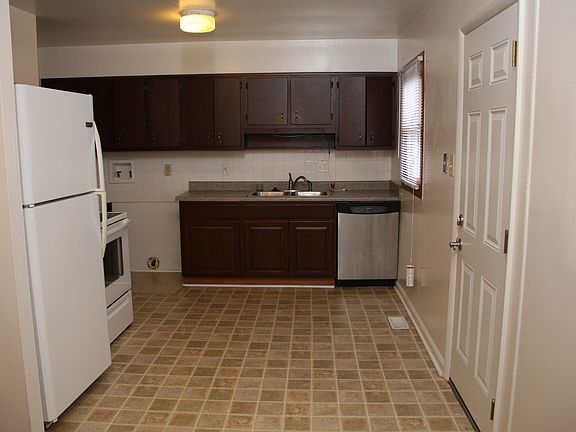 Nice Kitchen with all appliances!!
