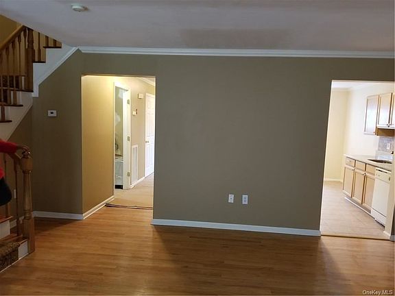 3rd image of 333 Heritage Ln