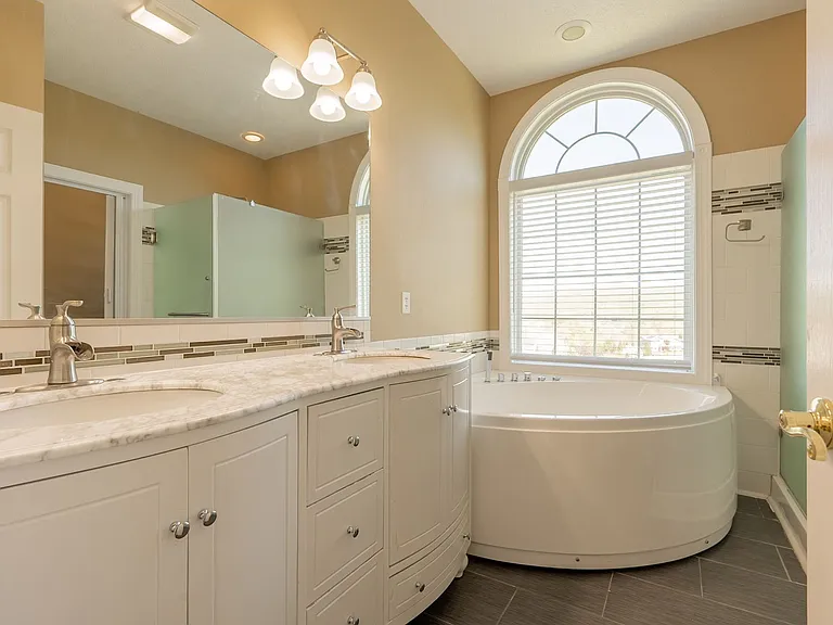 1701 Stratford View Dr — Photo 35