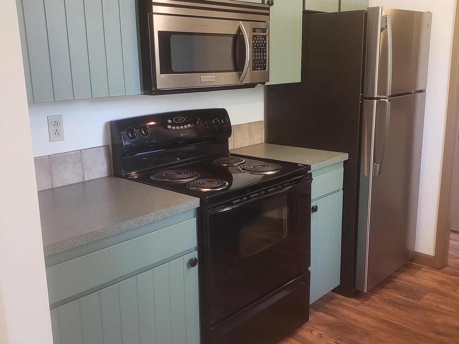 2 bed, 850 sqft, $2,040 — Photo 3
