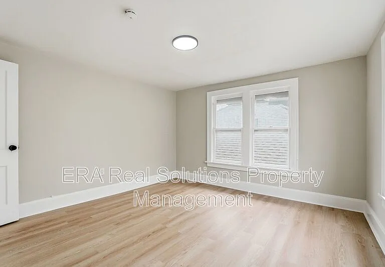 394 S Guilford Ave — Photo 23