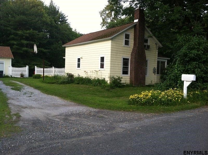 1st image of 34 Lovers Ln