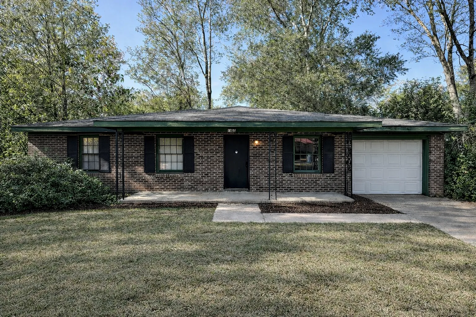 3 bed, 1.5 bath, 1080 sqft, $1,200 — Photo 1