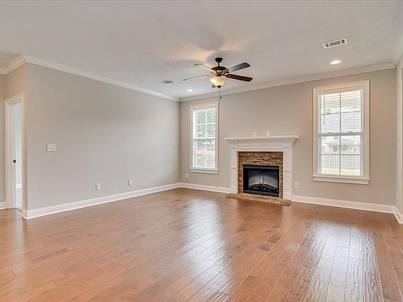 3rd image of 212 Clyde Ave