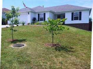 229 Elizabeth Dr, Huntsville, AR 72740