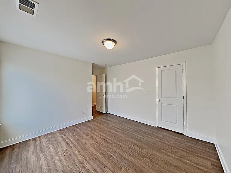 704 Sierra Ct — Photo 13