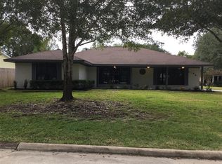 5100 Meadow Ln, Dickinson, TX 77539